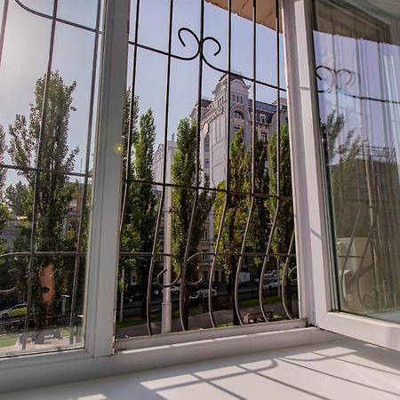 Big Jacuzzi , Sauna , Khreshchatyk Apartments Kiev Ngoại thất bức ảnh