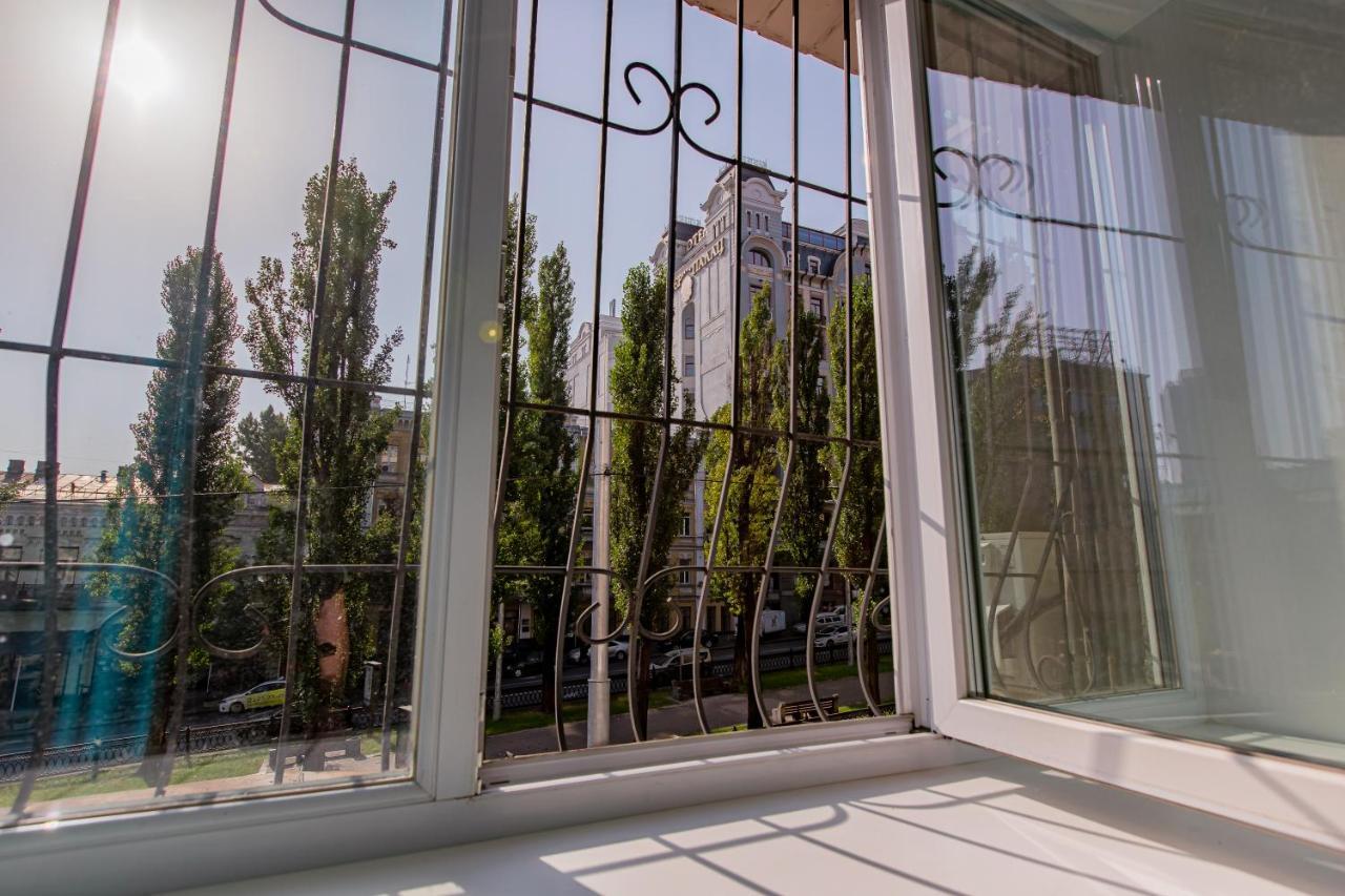 Big Jacuzzi , Sauna , Khreshchatyk Apartments Kiev Ngoại thất bức ảnh