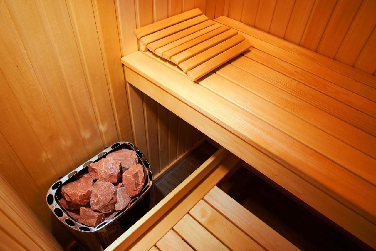 Big Jacuzzi , Sauna , Khreshchatyk Apartments Kiev Ngoại thất bức ảnh
